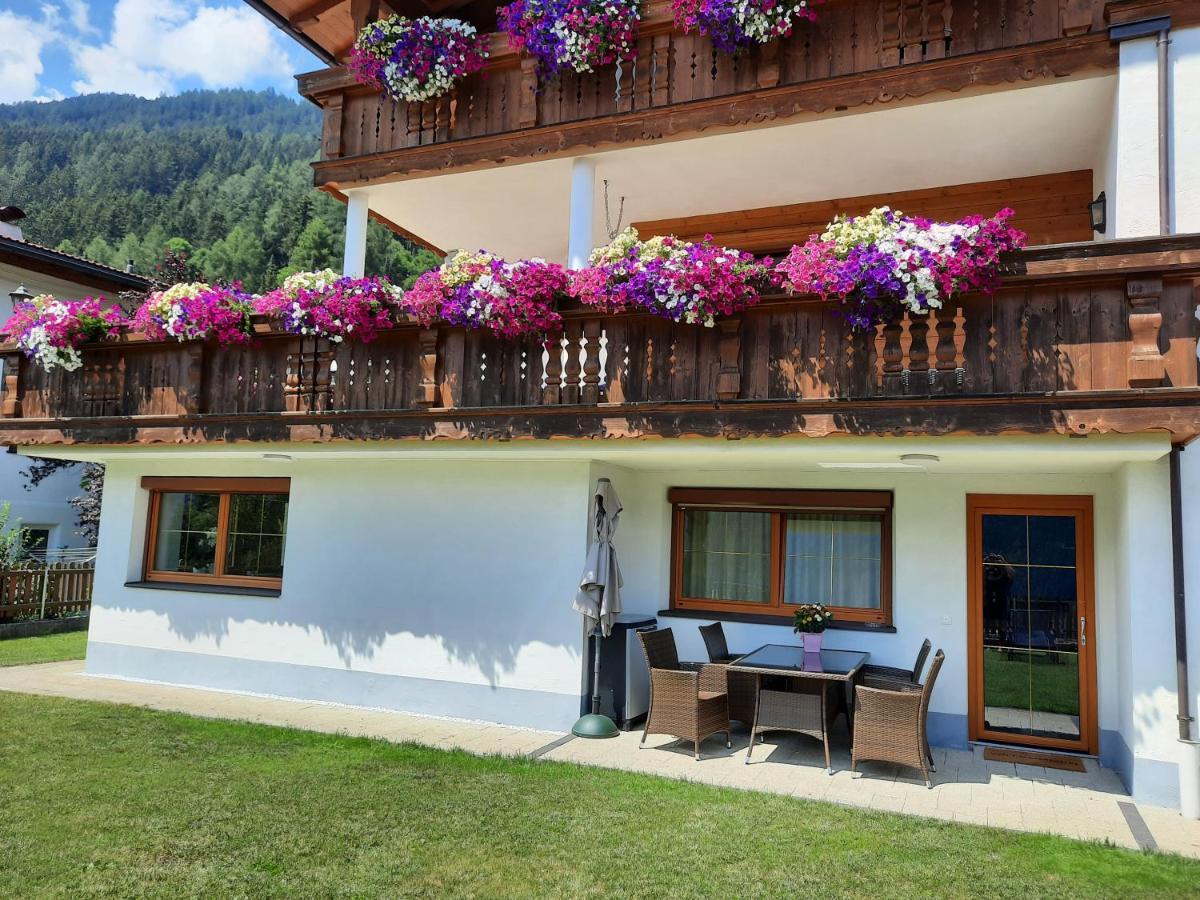 Ferienwohnung Auszeit Stubai Fulpmes Exterior photo